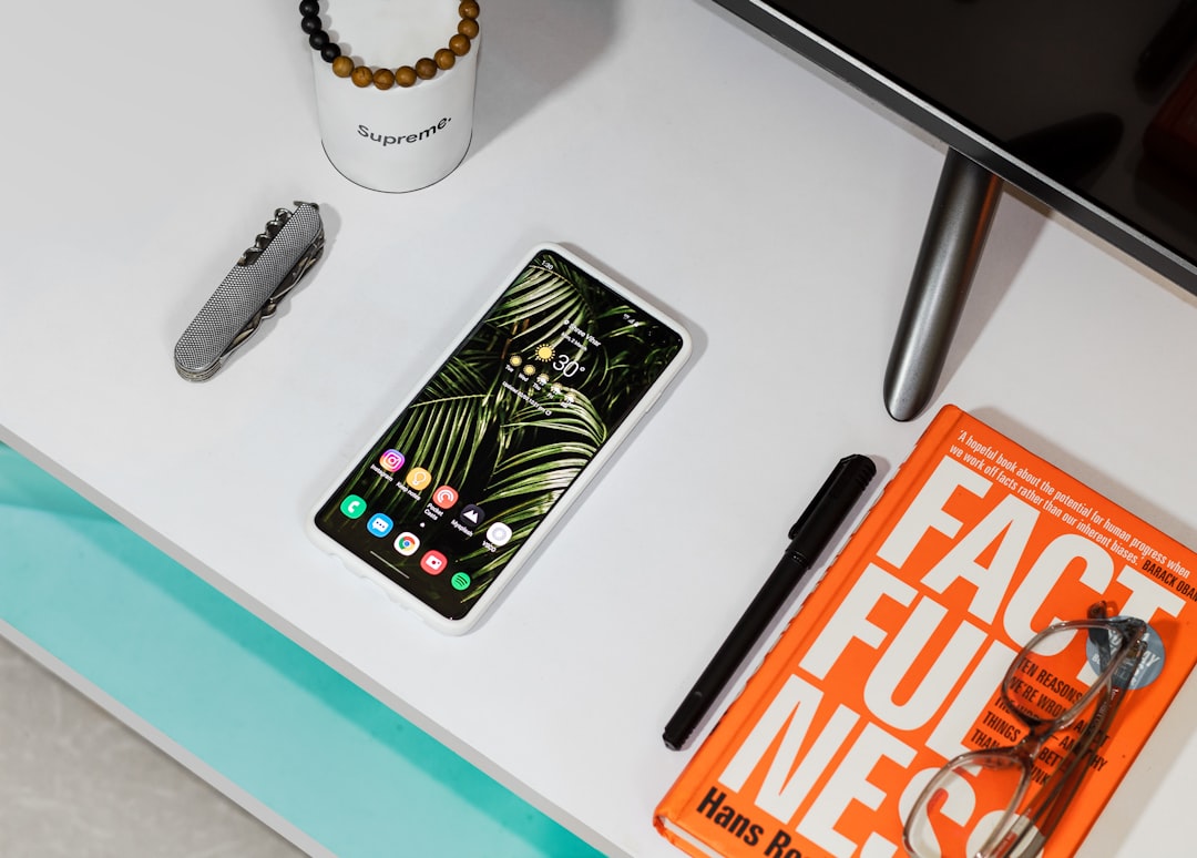 Nothing Phone (4a) vs Xiaomi Redmi Note 14 Pro: ¿cuál comprar en España en 2026?